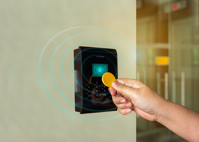 Loi-ich-cua-khoa-cong-dien-tu-kiem-soat-truy-cap-doi-voi-chu-so-huu-tai-san